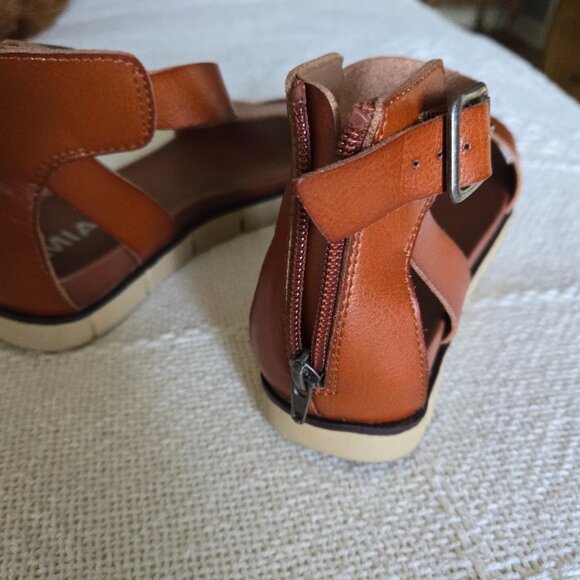 Beautiful and Comfortable - Picture 3 of 3